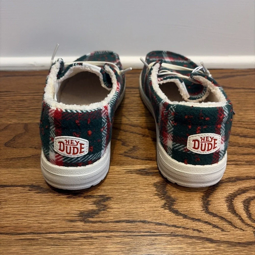 Hey Dude Wendy Confetti Plaid Lined Cozy Green White Red Shoes Women's Size 7
